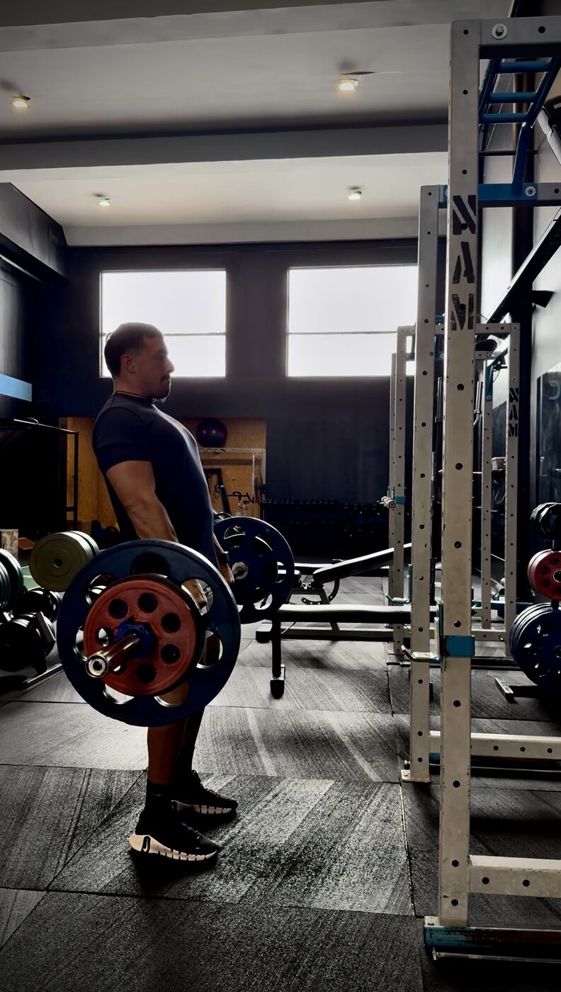 Nico Forti entrenando en el rack